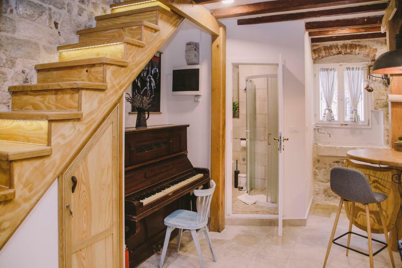 5 Minutes Walk Art Apartment Split Exterior photo