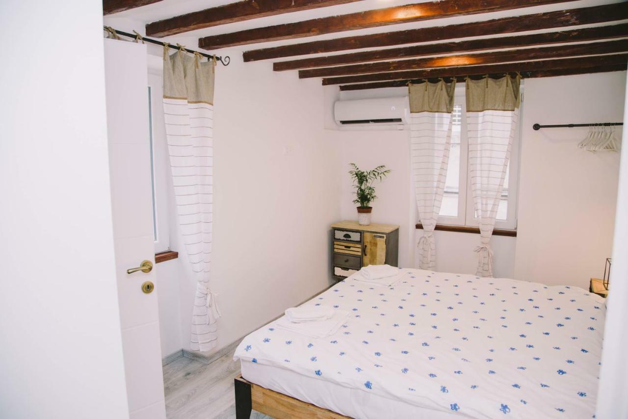 5 Minutes Walk Art Apartment Split Exterior photo