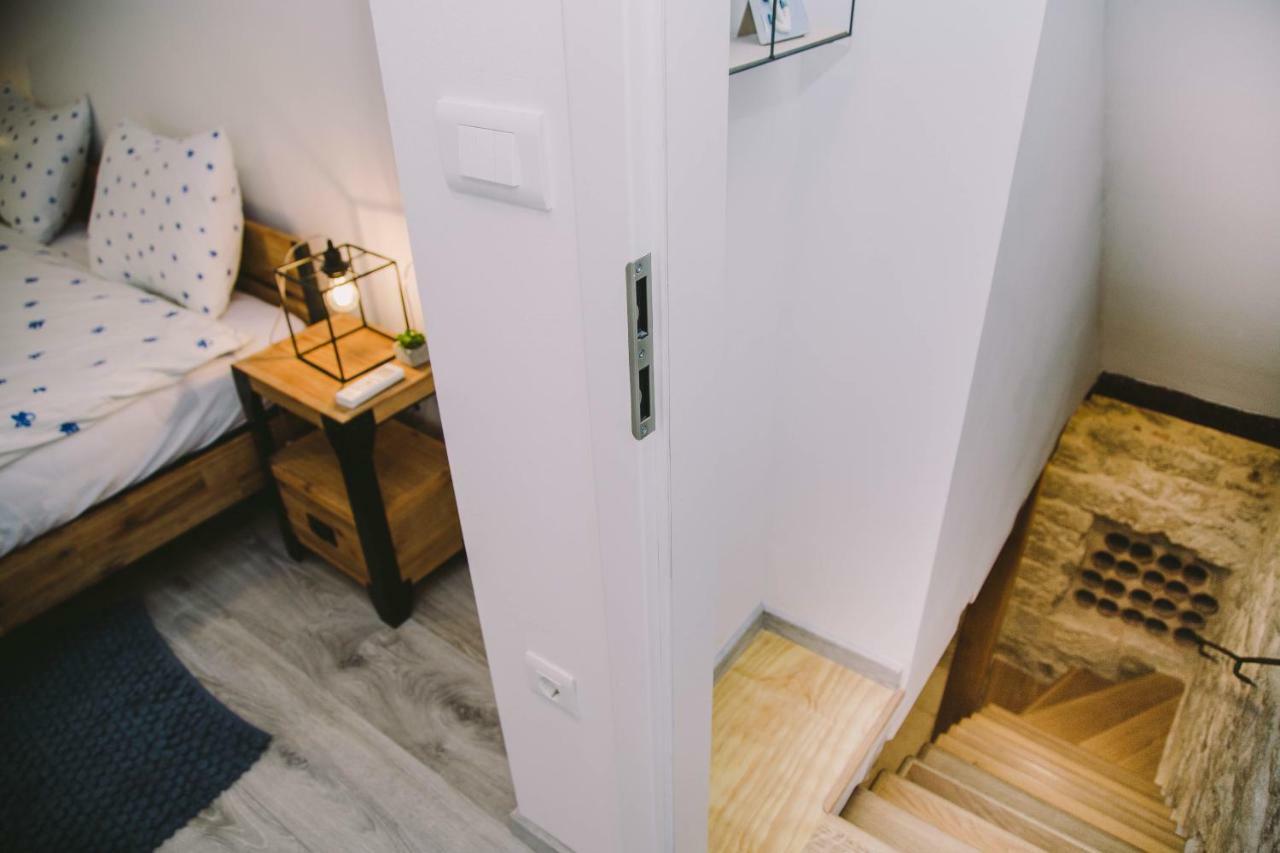 5 Minutes Walk Art Apartment Split Exterior photo