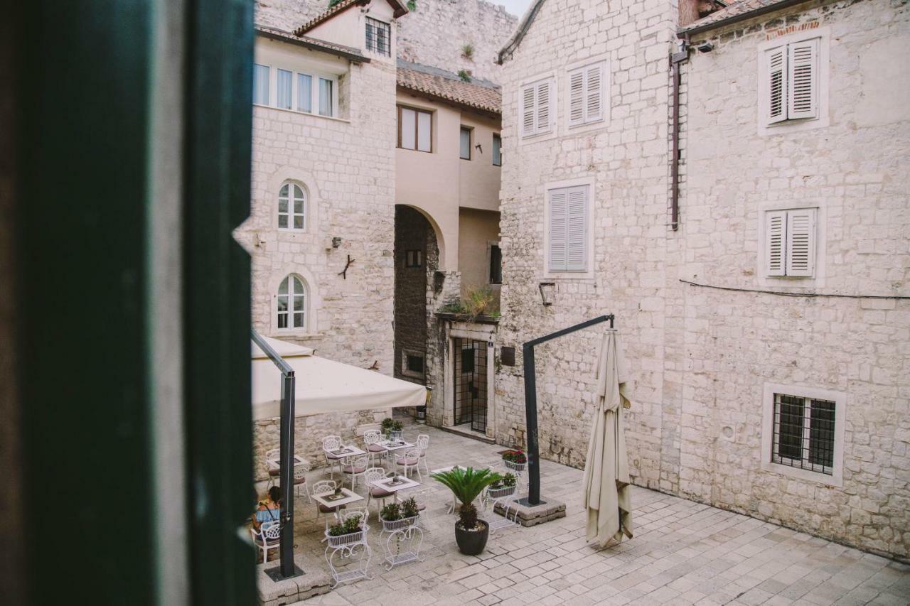 5 Minutes Walk Art Apartment Split Exterior photo